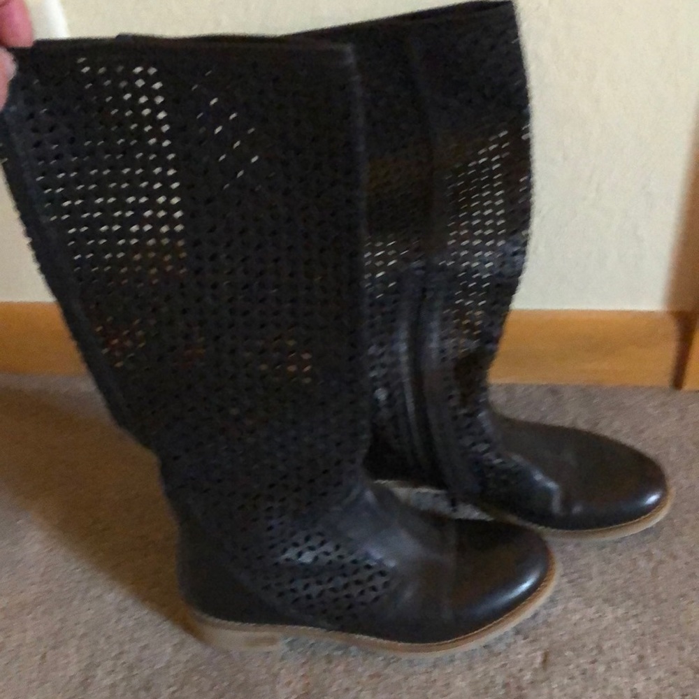 Beautiful black boots size 7